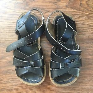 Saltwater sandals youth size 9